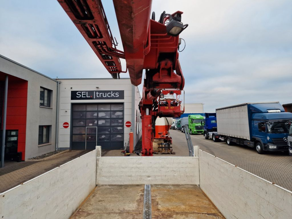 Dropside/ Flatbed truck, Crane truck Mercedes-Benz Antos 1832 / MKG Kran: picture 13