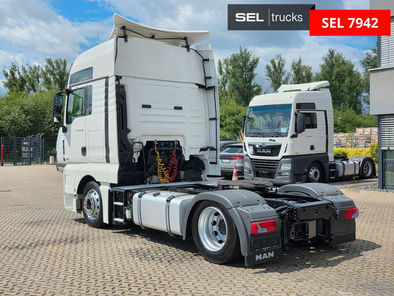 Tractor unit MAN TGX 18.460 4X2 LLS-U /Retarder /2 Tanks /ADR  AT: picture 7