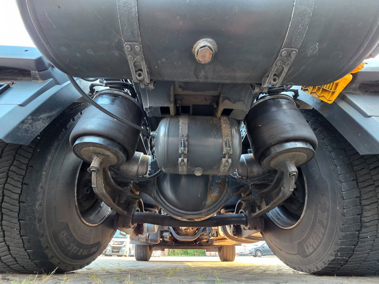 Tractor unit Mercedes-Benz Actros 1843: picture 13