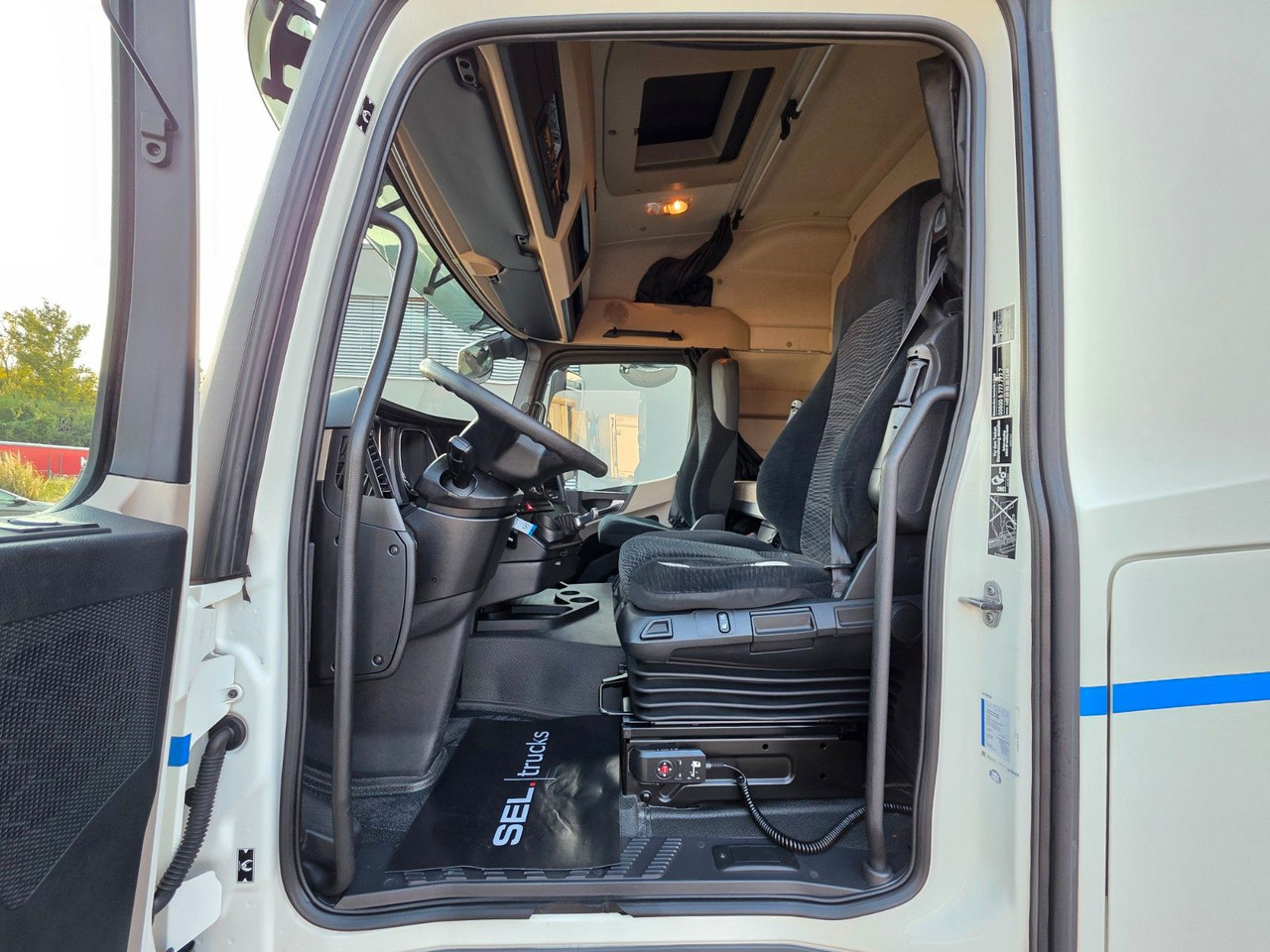 Tractor unit Mercedes-Benz Actros 1843: picture 16