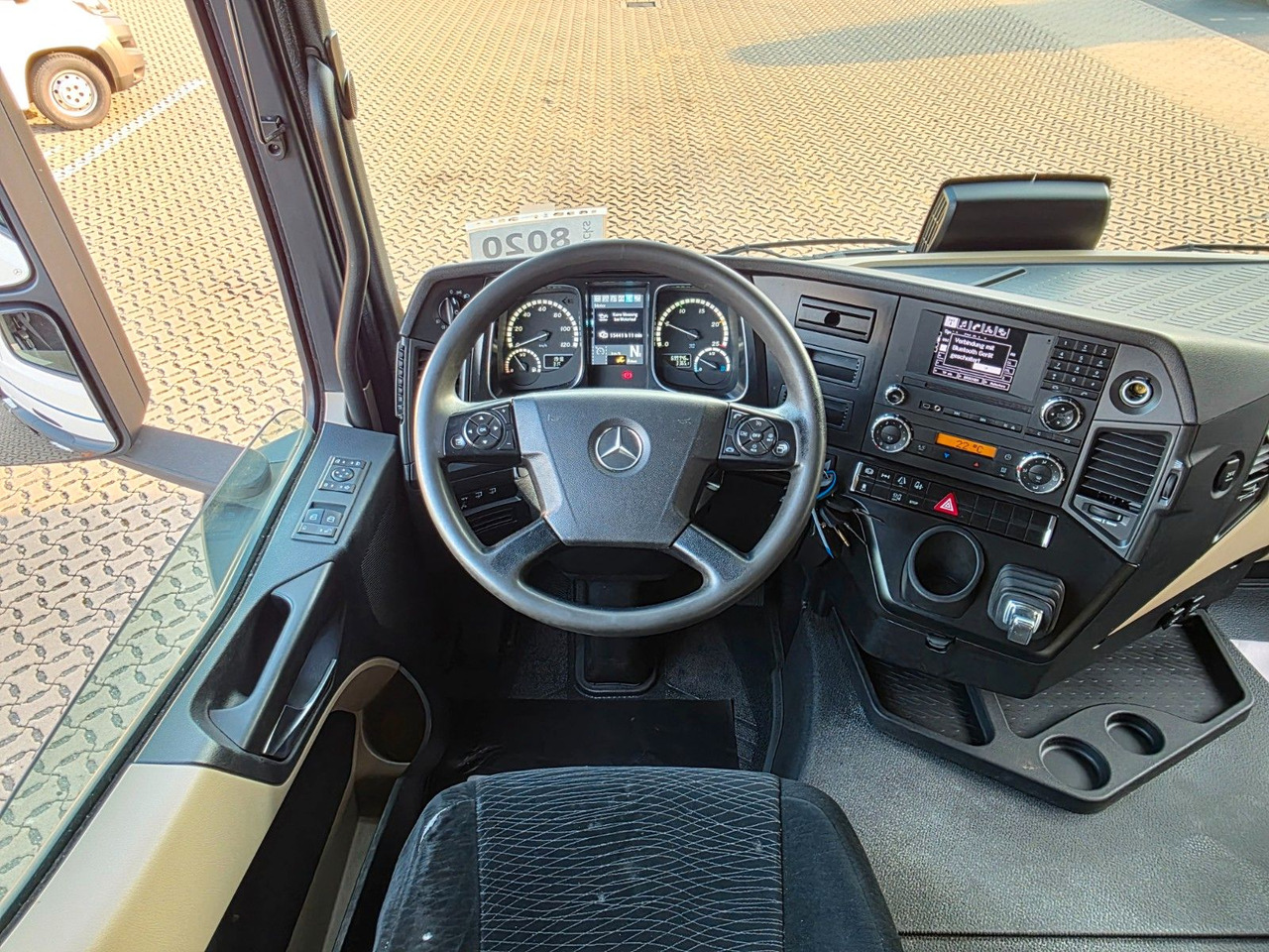 Tractor unit Mercedes-Benz Actros 1843: picture 23