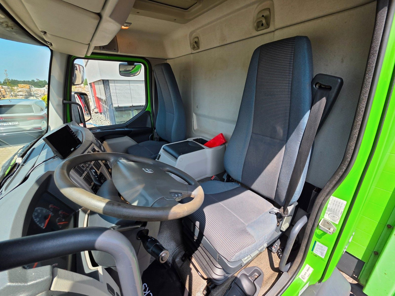 Curtainsider truck Volvo FL 240: picture 17