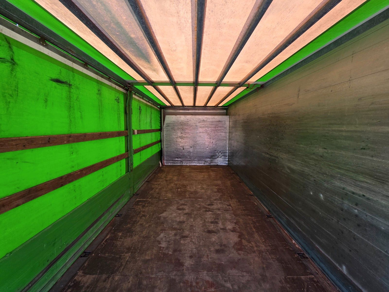 Curtainsider truck Volvo FL 240: picture 10
