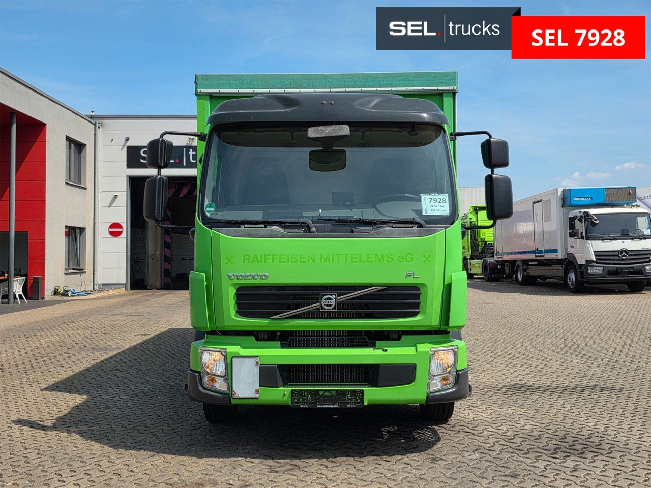 Volvo FL 240 - Curtainsider truck: picture 2 Volvo FL 240 - Curtainsider truck: picture 2