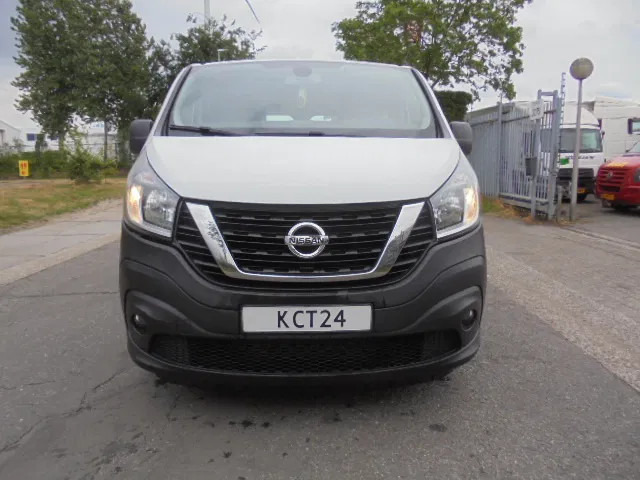 Nissan NV 300 - Bus: picture 2 Nissan NV 300 - Bus: picture 2