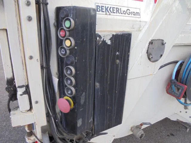 Garbage truck DAF CF 75.250 6X2: picture 16