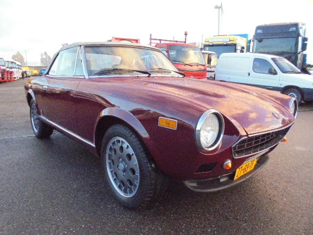 Fiat 124 SPIDER 2000 USA - Car: picture 3 Fiat 124 SPIDER 2000 USA - Car: picture 3