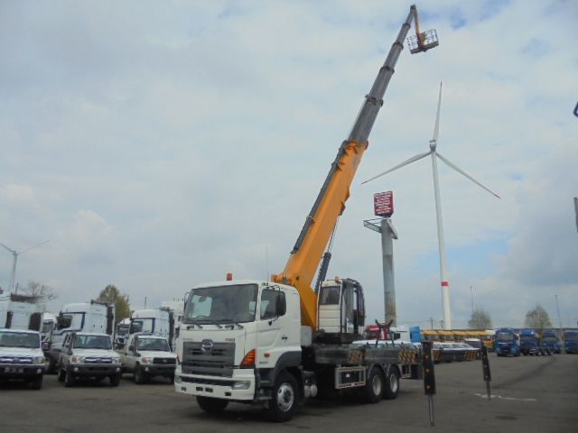 Hino 700 6X4 - Truck mounted aerial platform: picture 1 Hino 700 6X4 - Truck mounted aerial platform: picture 1