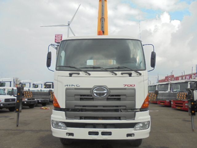 Hino 700 6X4 - Truck mounted aerial platform: picture 2 Hino 700 6X4 - Truck mounted aerial platform: picture 2