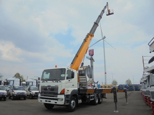 Hino 700 6X4 - Truck mounted aerial platform: picture 1 Hino 700 6X4 - Truck mounted aerial platform: picture 1