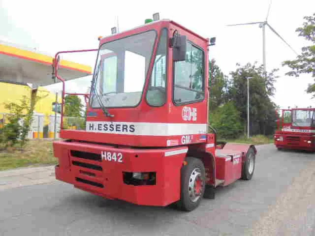 MOL YM 225/4X2 40 KM/H - Terminal tractor: picture 1 MOL YM 225/4X2 40 KM/H - Terminal tractor: picture 1