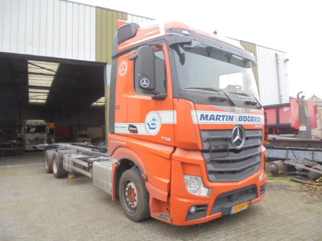 Mercedes-Benz Actros 2542 LS 6X2 ENGINE BROKE - Container transporter/ Swap body truck: picture 3 Mercedes-Benz Actros 2542 LS 6X2 ENGINE BROKE - Container transporter/ Swap body truck: picture 3