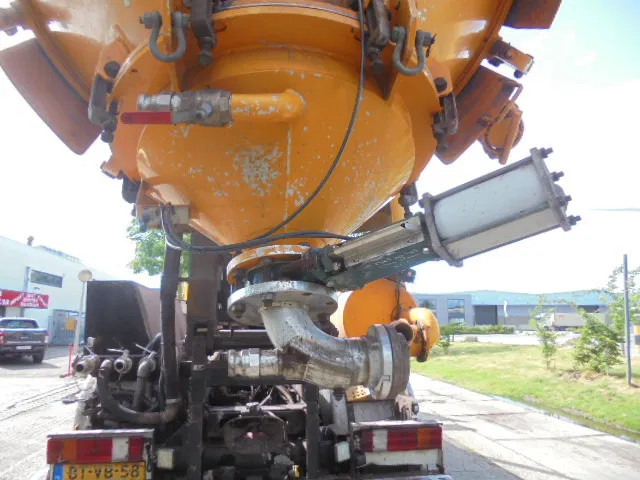 Vacuum truck Mercedes-Benz Actros 4141K MEGA VAC: picture 17