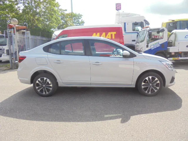 Renault Taliant 1.0 TURBO NEW TAX FREE - Sedan: picture 4 Renault Taliant 1.0 TURBO NEW TAX FREE - Sedan: picture 4