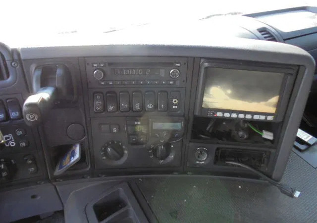 Tipper Scania P400 8X2 ASFALT: picture 13