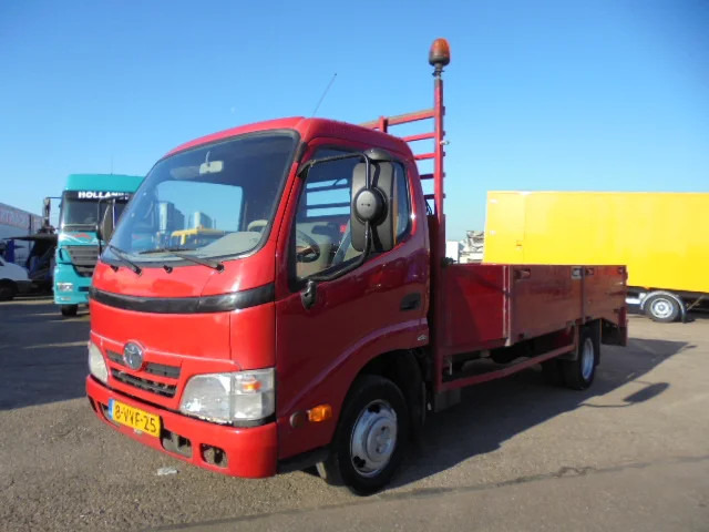 Tow truck Toyota Dyna 150 D4D: picture 1