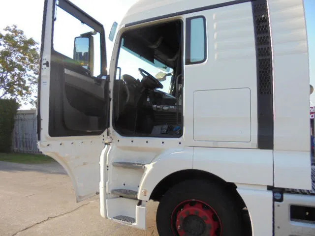 Tractor unit MAN TGX 18.400 XL: picture 9 Tractor unit MAN TGX 18.400 XL: picture 9