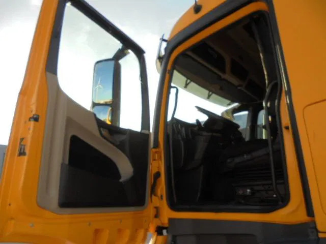 Tractor unit Mercedes-Benz Actros 1840: picture 9