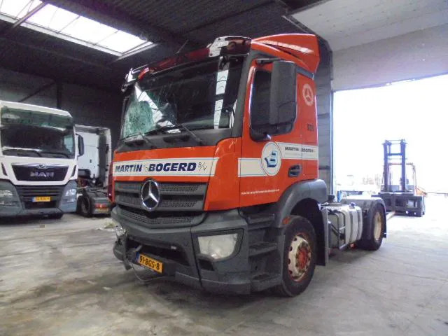 Mercedes-Benz Antos 1832 CABINE SCHADE FOR PARTS - Tractor unit: picture 1 Mercedes-Benz Antos 1832 CABINE SCHADE FOR PARTS - Tractor unit: picture 1