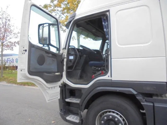 Volvo FM 400 GLOBETROTTER ADR NL TRUCK +TANK TRAILER - Tractor unit: picture 5 Volvo FM 400 GLOBETROTTER ADR NL TRUCK +TANK TRAILER - Tractor unit: picture 5