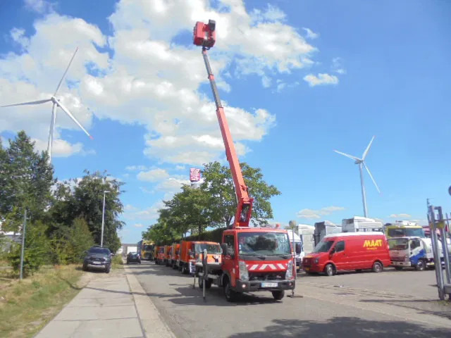 Renault Maxity 120 DXI - Van: picture 2 Renault Maxity 120 DXI - Van: picture 2