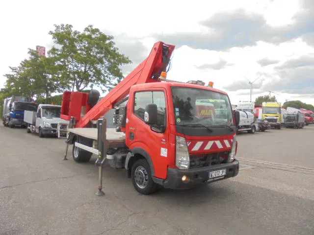 Van Renault Maxity 120 DXI: picture 9