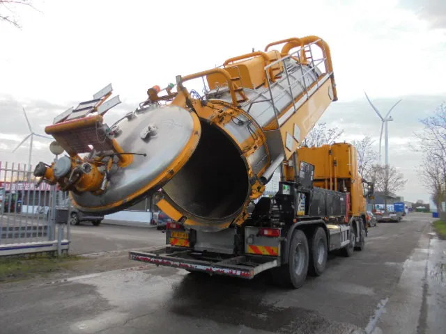 Volvo FM 400 8X4 BLADGEVEERD - Vacuum truck: picture 4 Volvo FM 400 8X4 BLADGEVEERD - Vacuum truck: picture 4