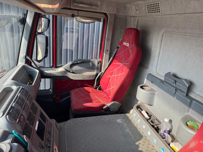 Tipper Iveco Trakker AD 410 T 41, 8x4: picture 8