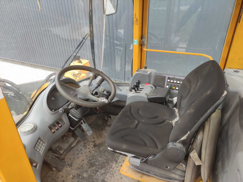 Wheel loader Volvo L220 wheel loader: picture 7