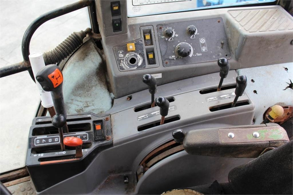 Farm tractor Ford 6640 2WD: picture 8