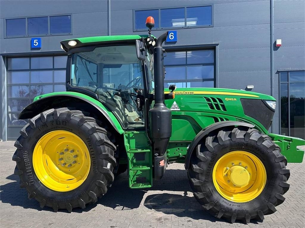 John Deere 6145R - Farm tractor: picture 2 John Deere 6145R - Farm tractor: picture 2