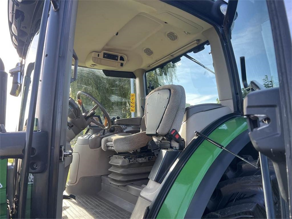 Farm tractor John Deere 6145R: picture 11