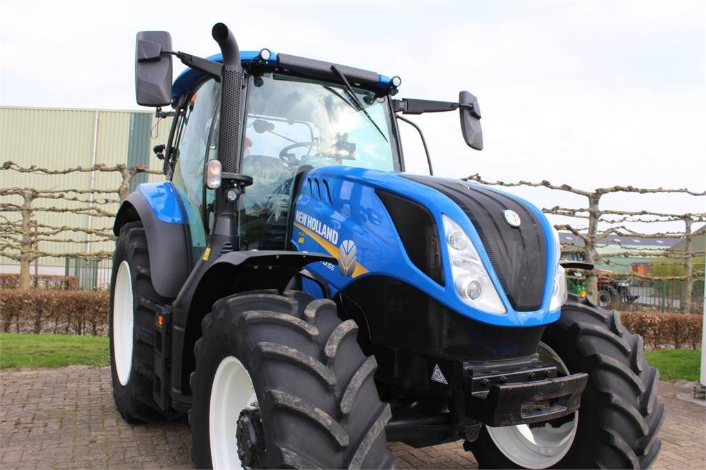 New Holland T6.155 - Farm tractor: picture 3 New Holland T6.155 - Farm tractor: picture 3