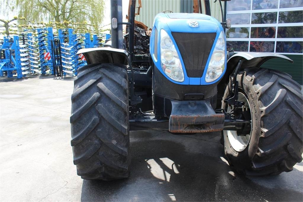 New Holland T7030 - Farm tractor: picture 2 New Holland T7030 - Farm tractor: picture 2