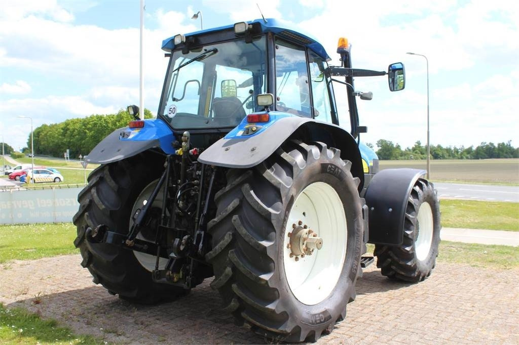 New Holland TM175 - Farm tractor: picture 4 New Holland TM175 - Farm tractor: picture 4