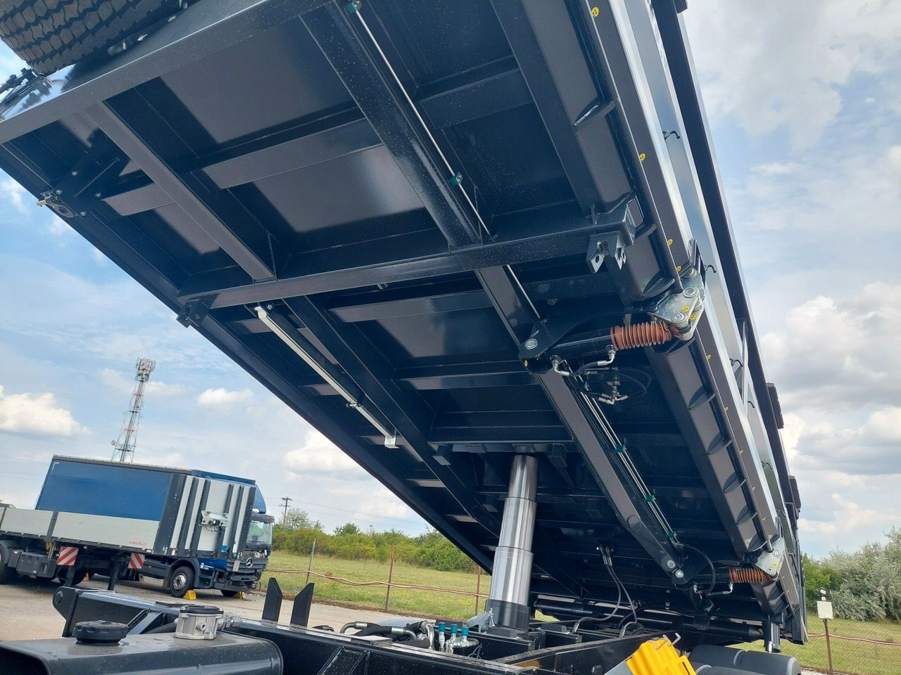 MAN TGS 41.520 8X6 BB CH - Tipper: picture 5 MAN TGS 41.520 8X6 BB CH - Tipper: picture 5