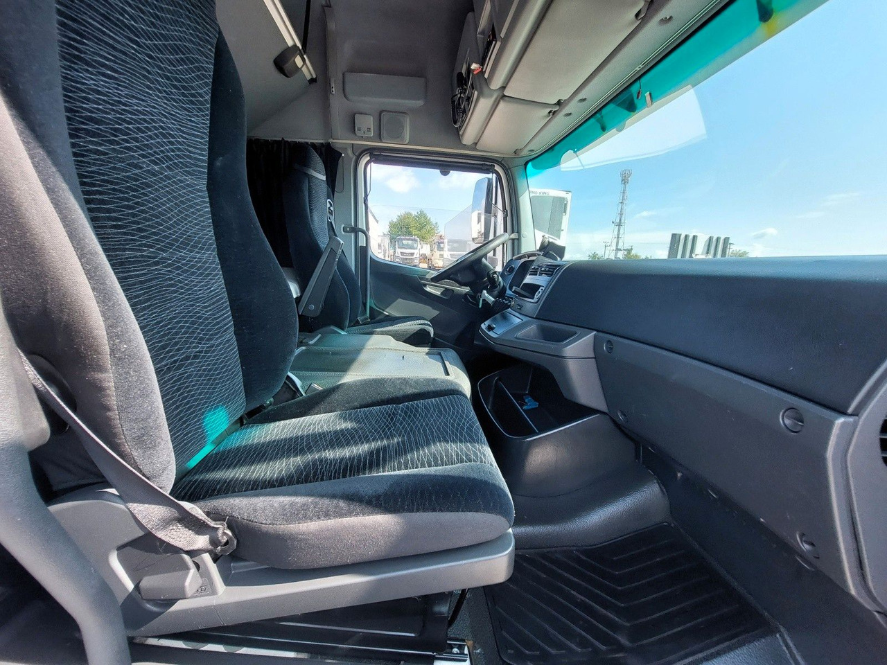 Curtainsider truck Mercedes-Benz Atego 1223 L/NR: picture 15