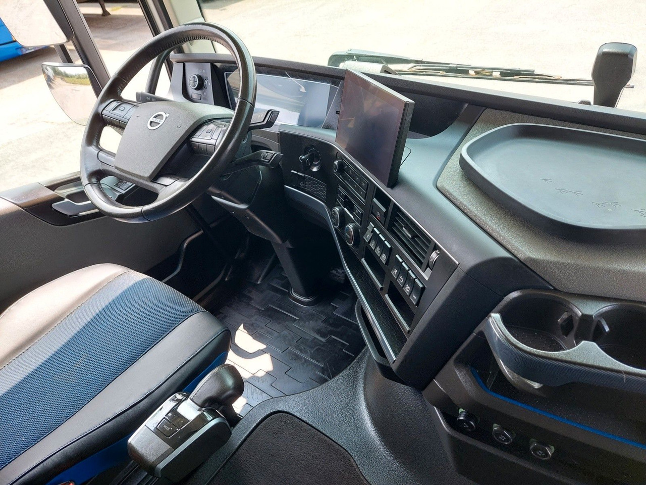 Tractor unit Volvo FH 13 Globetrotter XL 460 I-SAVE: picture 16
