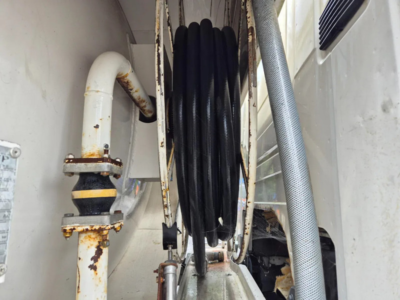 Lease a Scania P280 FUEL / CARBURANT 14000L - 5 COMP - RETARDER Scania P280 FUEL / CARBURANT 14000L - 5 COMP - RETARDER: picture 14 Lease a Scania P280 FUEL / CARBURANT 14000L - 5 COMP - RETARDER Scania P280 FUEL / CARBURANT 14000L - 5 COMP - RETARDER: picture 14