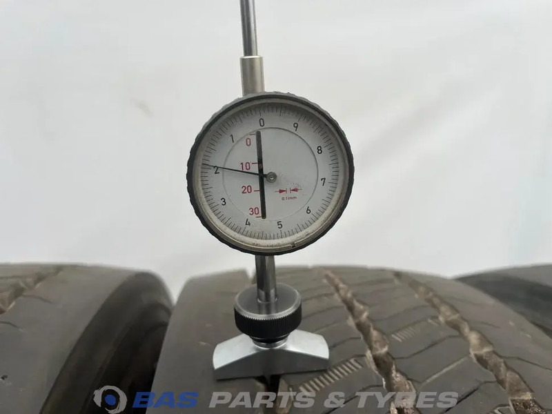 Continental Continental 245/70R17.5 HTR2+ 143/141 M+S 3PMSF gebruikte set - Tire for Truck: picture 3 Continental Continental 245/70R17.5 HTR2+ 143/141 M+S 3PMSF gebruikte set - Tire for Truck: picture 3