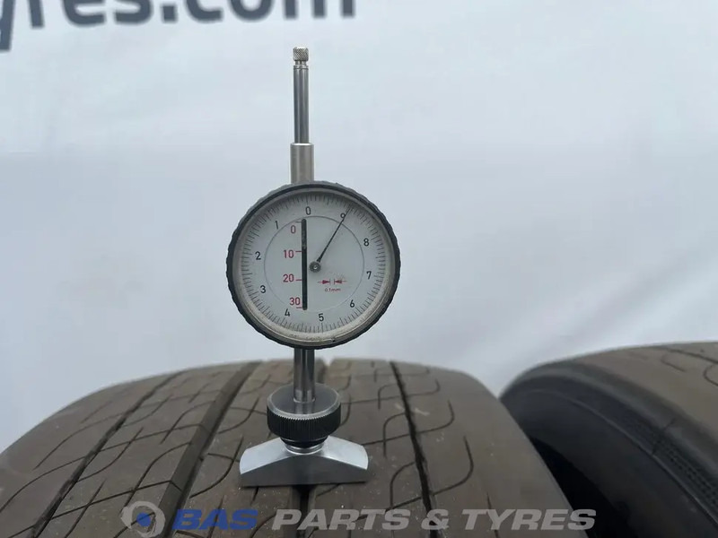 Continental Continental 315/70R22.5 EfficientPro HS5 156/150 M+S 3PMSF gebruikte set - Tire for Truck: picture 3 Continental Continental 315/70R22.5 EfficientPro HS5 156/150 M+S 3PMSF gebruikte set - Tire for Truck: picture 3