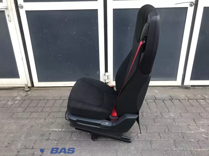 DAF CF Euro 6 Bijrijdersstoel DAF 2105730 - Seat for Truck: picture 2 DAF CF Euro 6 Bijrijdersstoel DAF 2105730 - Seat for Truck: picture 2