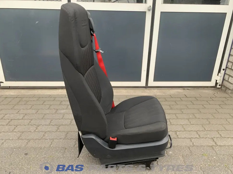 DAF CF Euro 6 Bijrijdersstoel DAF 2105730 - Seat for Truck: picture 4 DAF CF Euro 6 Bijrijdersstoel DAF 2105730 - Seat for Truck: picture 4