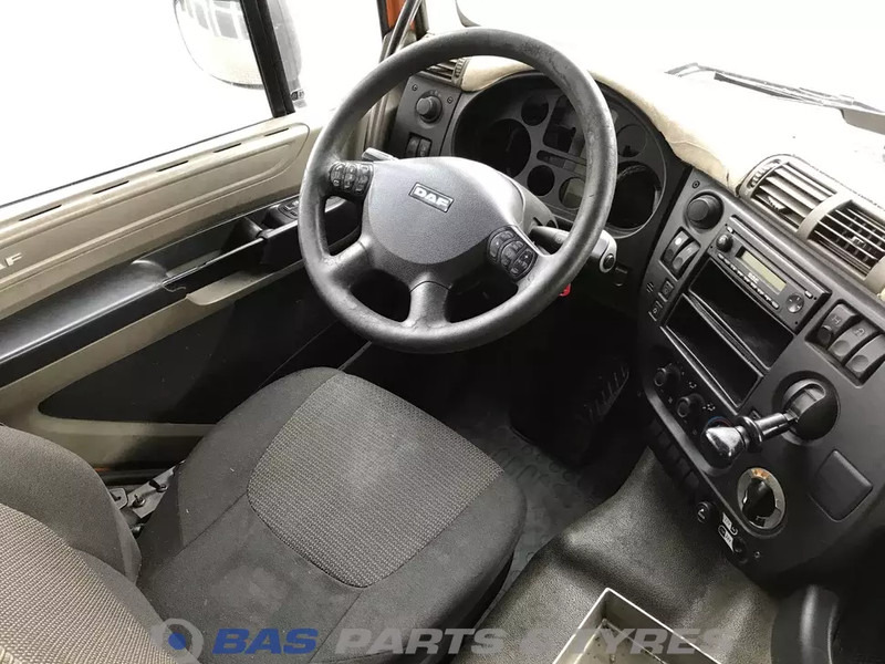 DAF CF (Meerdere types) DAF CF Day Cab L1H1 1944720 - Cab and interior for Truck: picture 5 DAF CF (Meerdere types) DAF CF Day Cab L1H1 1944720 - Cab and interior for Truck: picture 5
