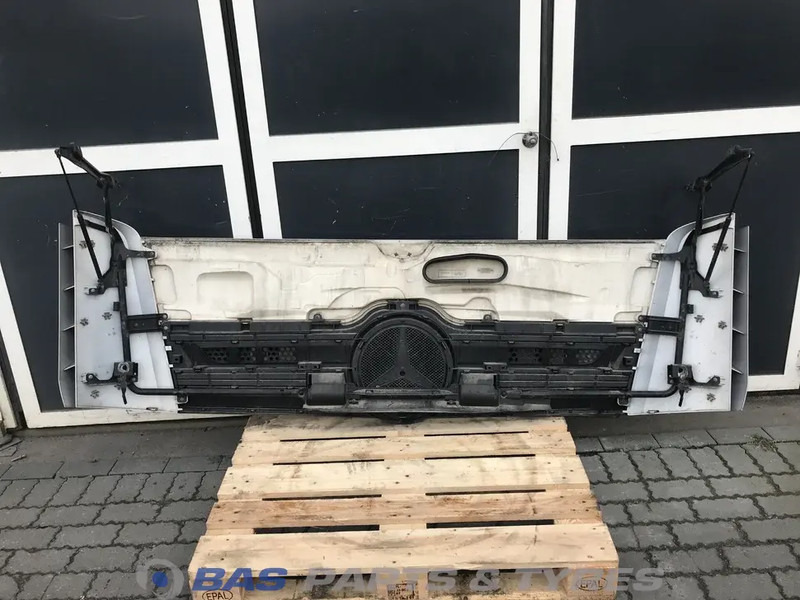 Mercedes-Benz Actros MP4 Frontklep Mercedes A 960 750 15 67 - Grill for Truck: picture 4 Mercedes-Benz Actros MP4 Frontklep Mercedes A 960 750 15 67 - Grill for Truck: picture 4