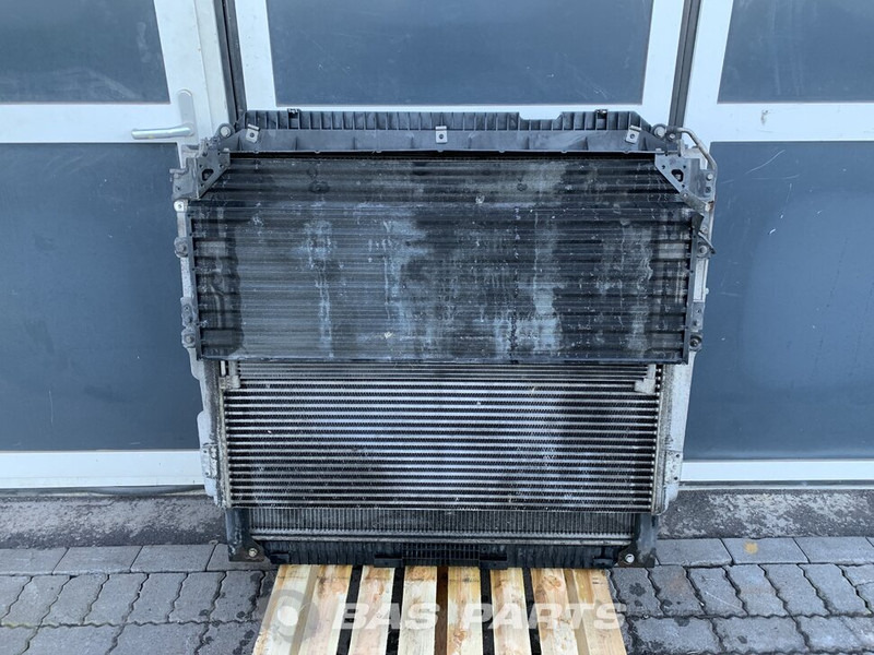 Mercedes-Benz Actros MP4 - Radiator for Truck: picture 2 Mercedes-Benz Actros MP4 - Radiator for Truck: picture 2