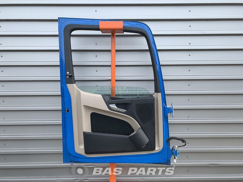 Mercedes-Benz Actros MP4 Portier Links Mercedes A 960 720 23 03 - Door and parts for Truck: picture 2 Mercedes-Benz Actros MP4 Portier Links Mercedes A 960 720 23 03 - Door and parts for Truck: picture 2