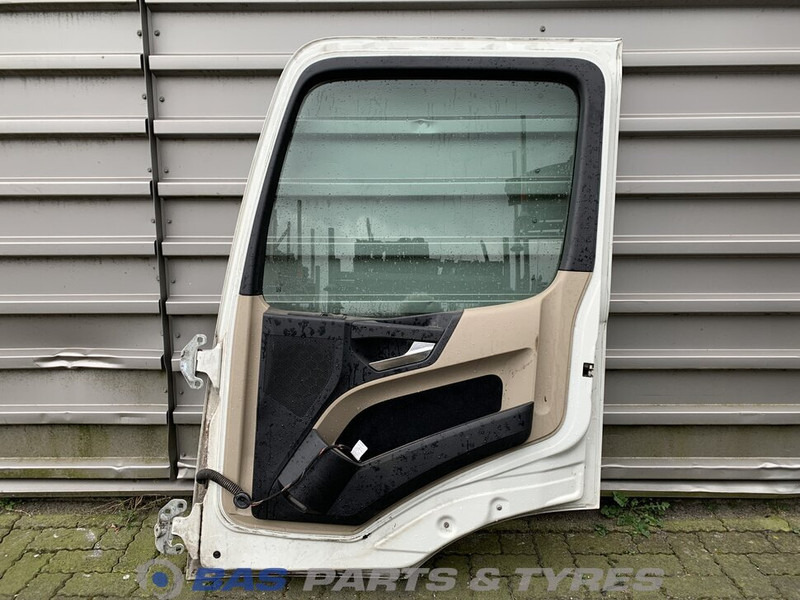 Mercedes-Benz Actros MP4 Portier Rechts Mercedes A 960 720 26 03 - Door and parts for Truck: picture 2 Mercedes-Benz Actros MP4 Portier Rechts Mercedes A 960 720 26 03 - Door and parts for Truck: picture 2
