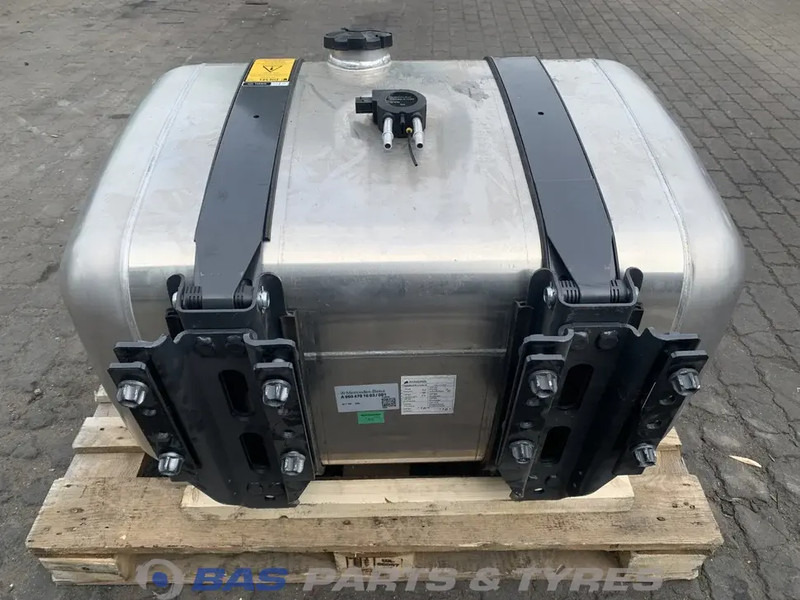 Mercedes-Benz Brandstoftank Mercedes 290 Liter A 960 470 00 04 - Fuel tank for Truck: picture 3 Mercedes-Benz Brandstoftank Mercedes 290 Liter A 960 470 00 04 - Fuel tank for Truck: picture 3