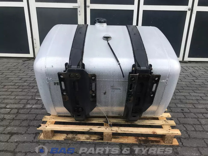 Mercedes-Benz Brandstoftank Mercedes 480 Liter A 960 470 43 03 - Fuel tank for Truck: picture 3 Mercedes-Benz Brandstoftank Mercedes 480 Liter A 960 470 43 03 - Fuel tank for Truck: picture 3